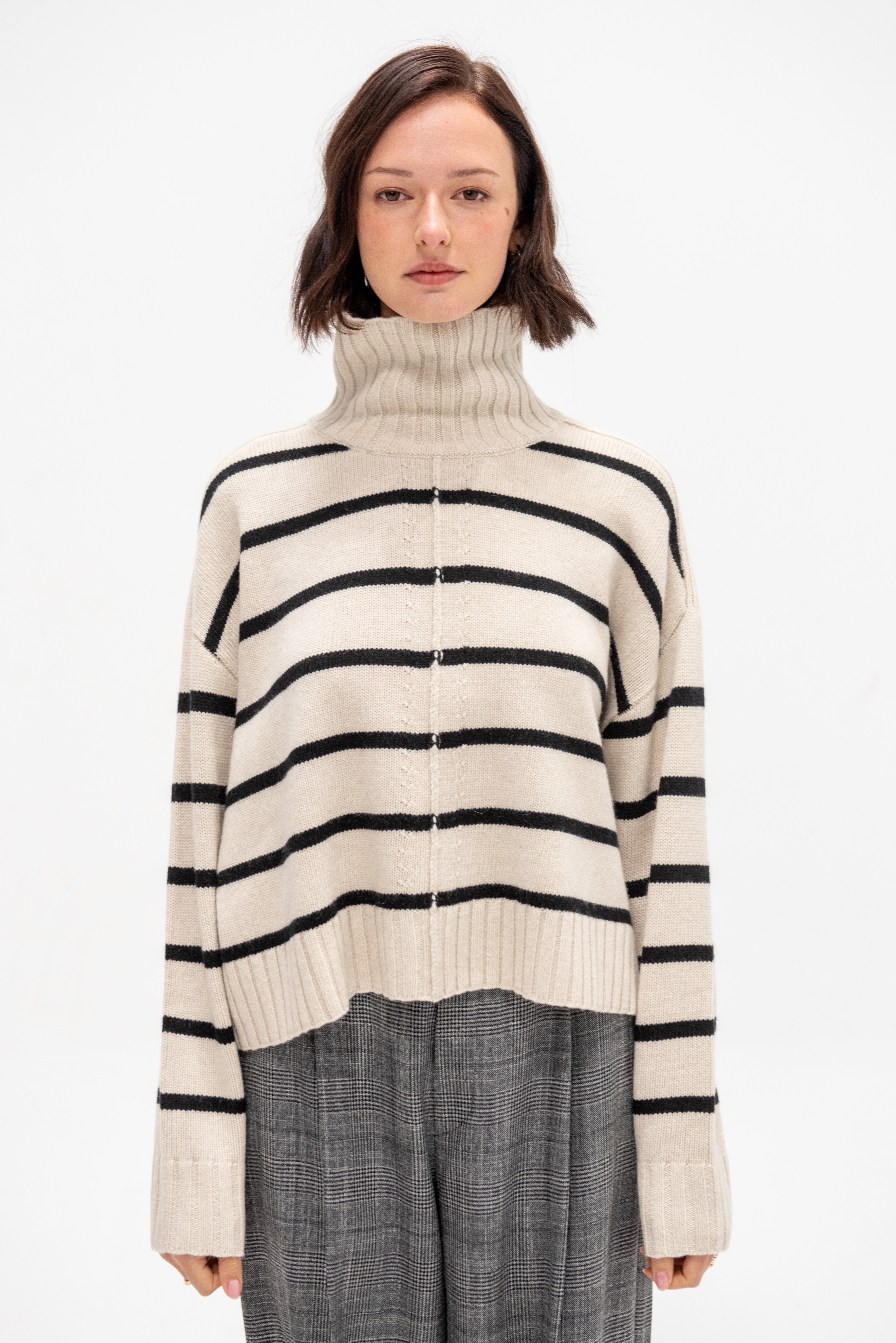 Ari Cropped Turtle, Cream & Black Stripe