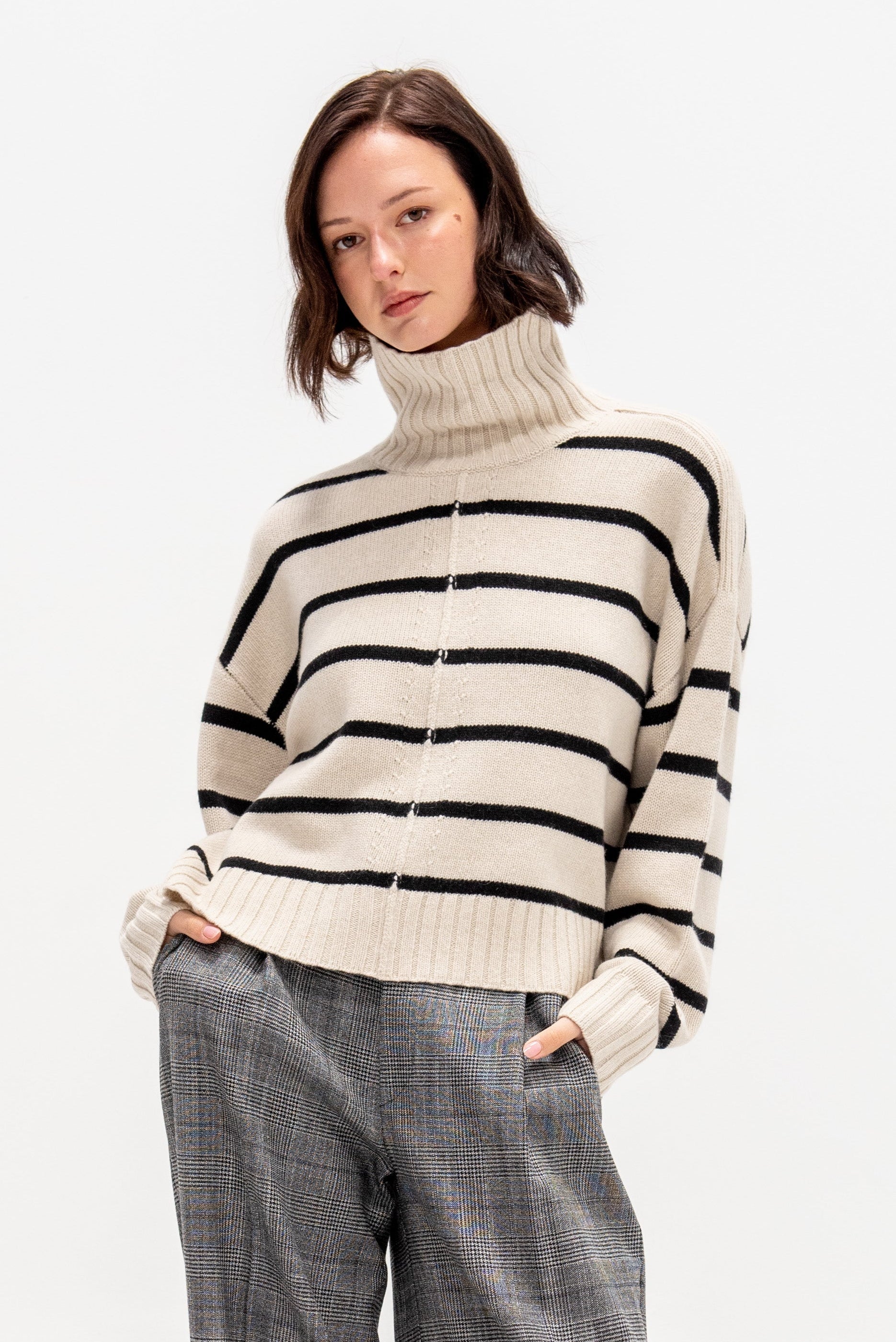 Ari Cropped Turtle, Cream & Black Stripe